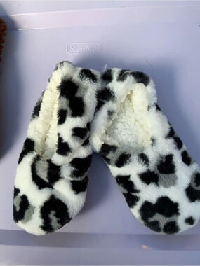 2 pair Auden Faux Fur Slippers in Brown & Black/white - 2 pairs- size M/L - 8-10
